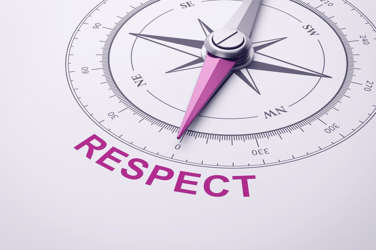 Une boussole dont l’aiguille pointe vers le mot RESPECT
