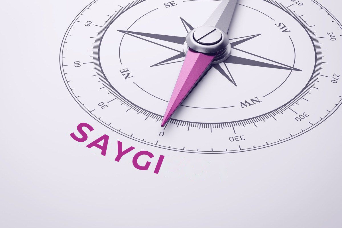 İğnesi SAYGI kelimesini gösteren bir pusula